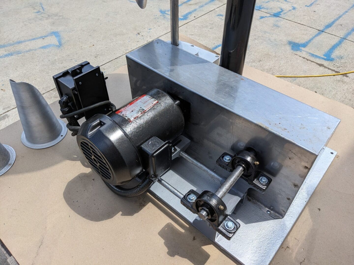 A machine that is sitting on the ground.